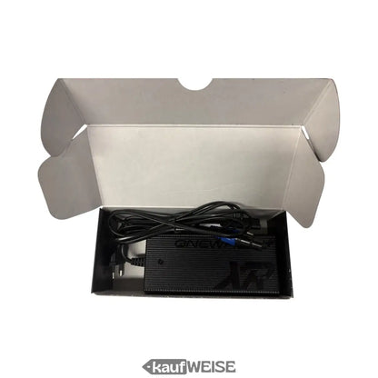 Original Onewheel XR Home Charger mit schwarzem und silbernem Netzteil und Kabel